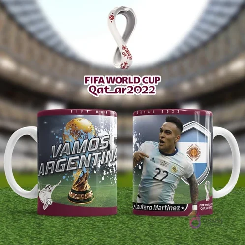 Plantilla sublimación taza Argentina Lautaro Martínez Qatar 2022 corriendo con escudo Plantilla sublimación taza Argentina Lautaro Martínez Qatar 2022 corriendo con escudo