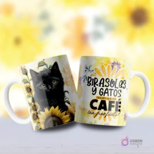 Mockup de dos tazas, una con diseño de gato negro de ojos verdes entre girasoles y otra con frase 'GIRASOLES Y GATOS HACEN QUE MI CAFÉ SEA PERFECTO'.