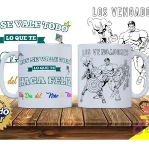 Dos tazas con diseños de superhéroes de Los Vengadores para colorear, junto a la frase 'Hoy se vale todo lo que te haga feliz', para sublimación infantil.