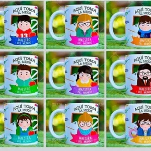 Detalle de múltiples diseños de tazas de sublimación 'Aquí Toma el Mejor Maestro' y 'Aquí Toma la Mejor Maestra' con variaciones de personajes y colores.