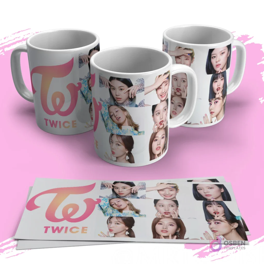 Tres tazas K-pop TWICE con un segundo diseño, presentando un collage diferente de las integrantes con expresiones juguetonas sobre fondo blanco y el logo TWICE. Tres tazas K-pop TWICE con un segundo diseño, presentando un collage diferente de las integrantes con expresiones juguetonas sobre fondo blanco y el logo TWICE.