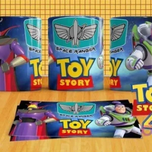 Mockup de tres tazas sublimadas con Buzz Lightyear y Zurg, el logo Space Ranger y Toy Story 4, con la plantilla de diseño.
