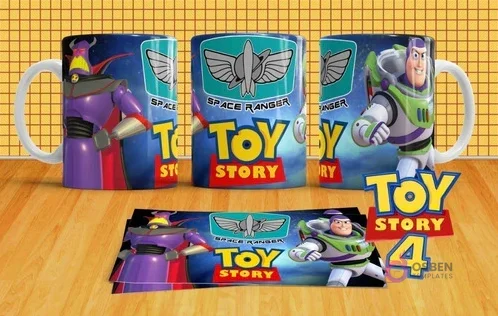Mockup de tres tazas sublimadas con Buzz Lightyear y Zurg, el logo Space Ranger y Toy Story 4, con la plantilla de diseño. Mockup de tres tazas sublimadas con Buzz Lightyear y Zurg, el logo Space Ranger y Toy Story 4, con la plantilla de diseño.