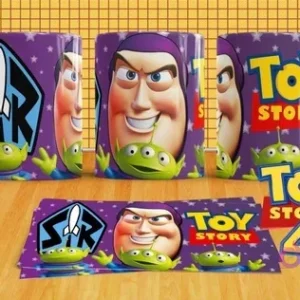 Mockup de tres tazas sublimadas con Buzz Lightyear y los marcianitos sobre un fondo morado, con el logo Space Ranger.